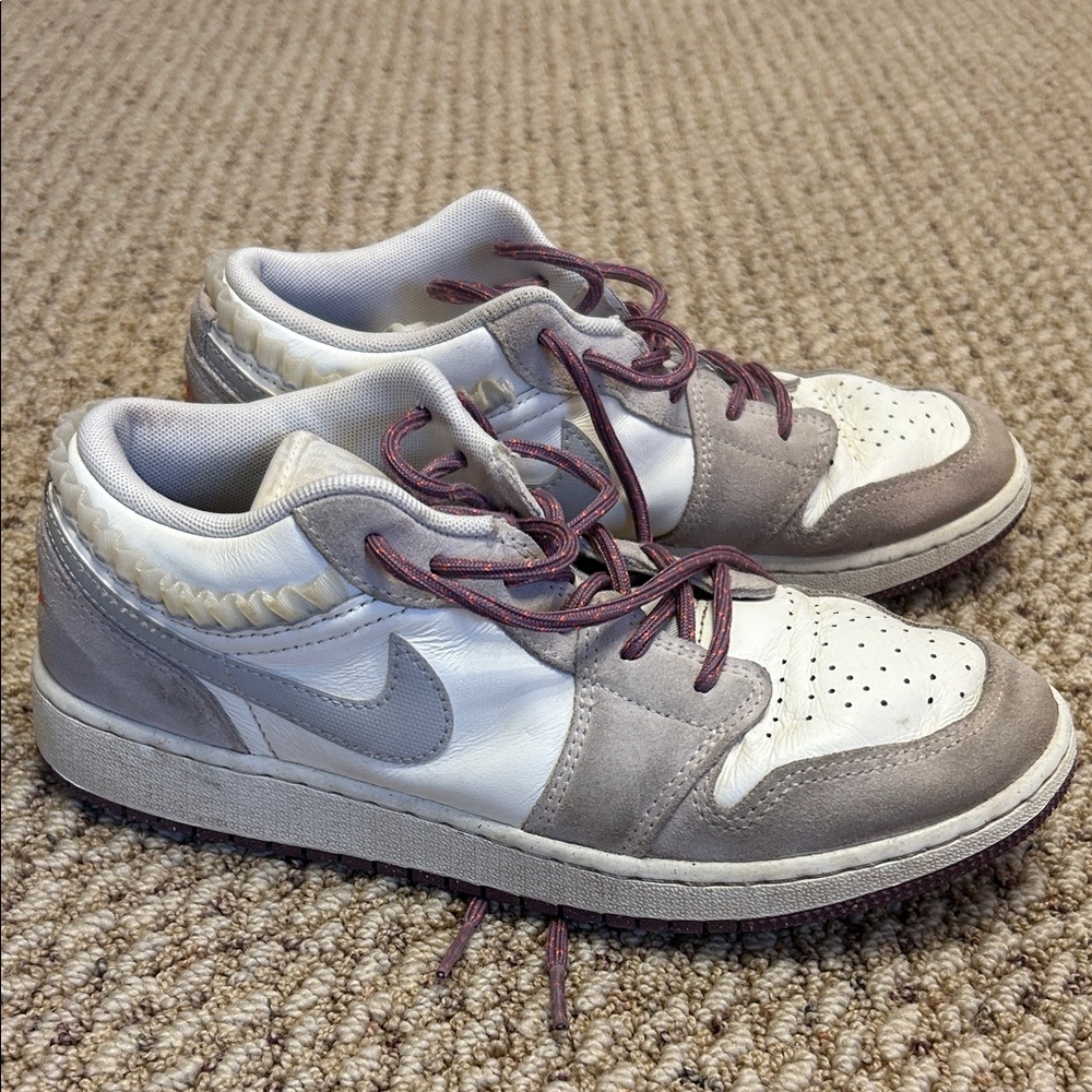 Nike White and Gray Sneakers with Purple Accents